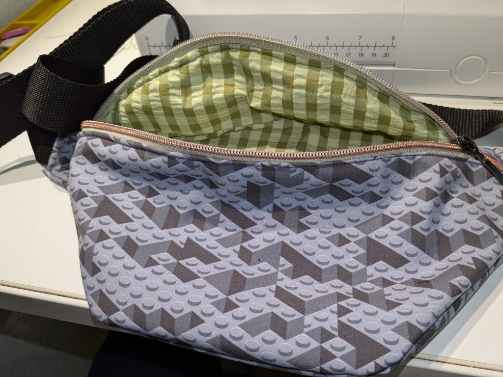 PXL 20240911 144828138 Bauchtasche fuer S scaled